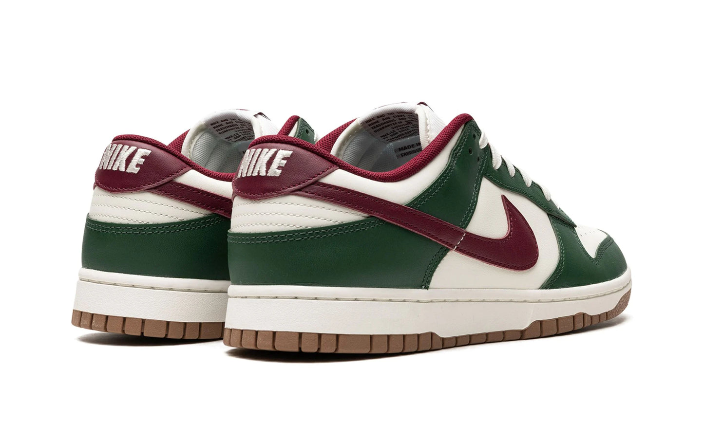 Dunk Low Retro "Gorge Green / Team Red"
