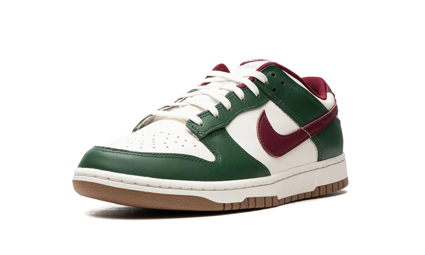 Dunk Low Retro "Gorge Green / Team Red"