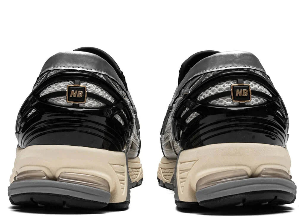 New Balance Mocassins 1906 "Silver Metallic with Black"