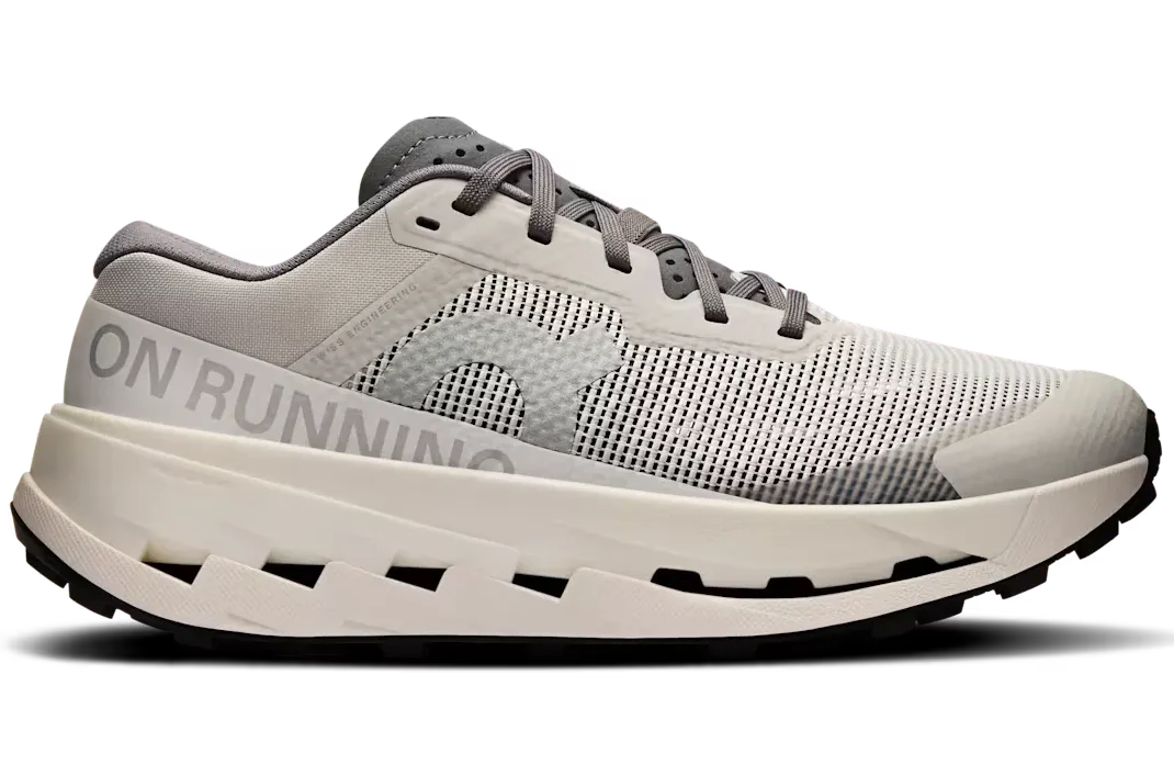 On Cloudultra 3 "Rock / White"