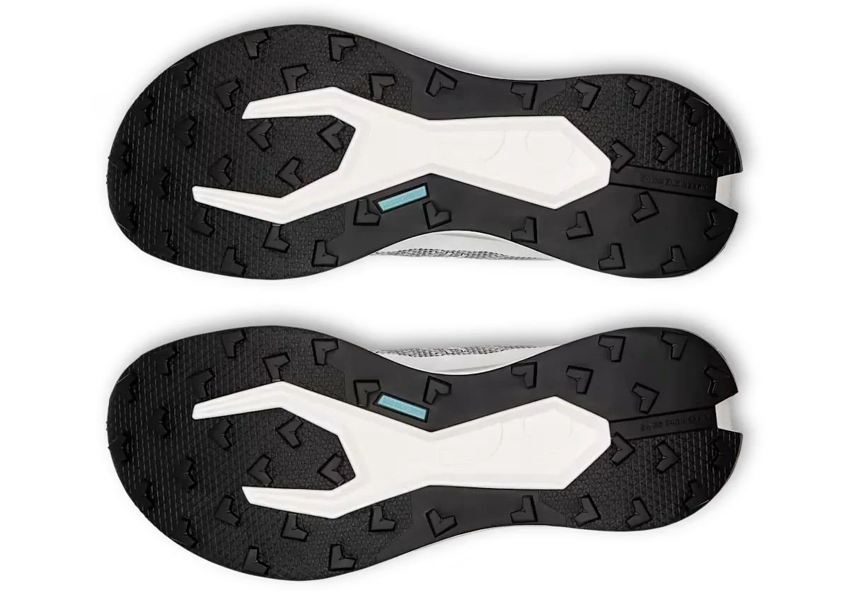 On Cloudultra 3 "Rock / White"