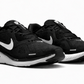 Nike Structure 26 "Black / White"