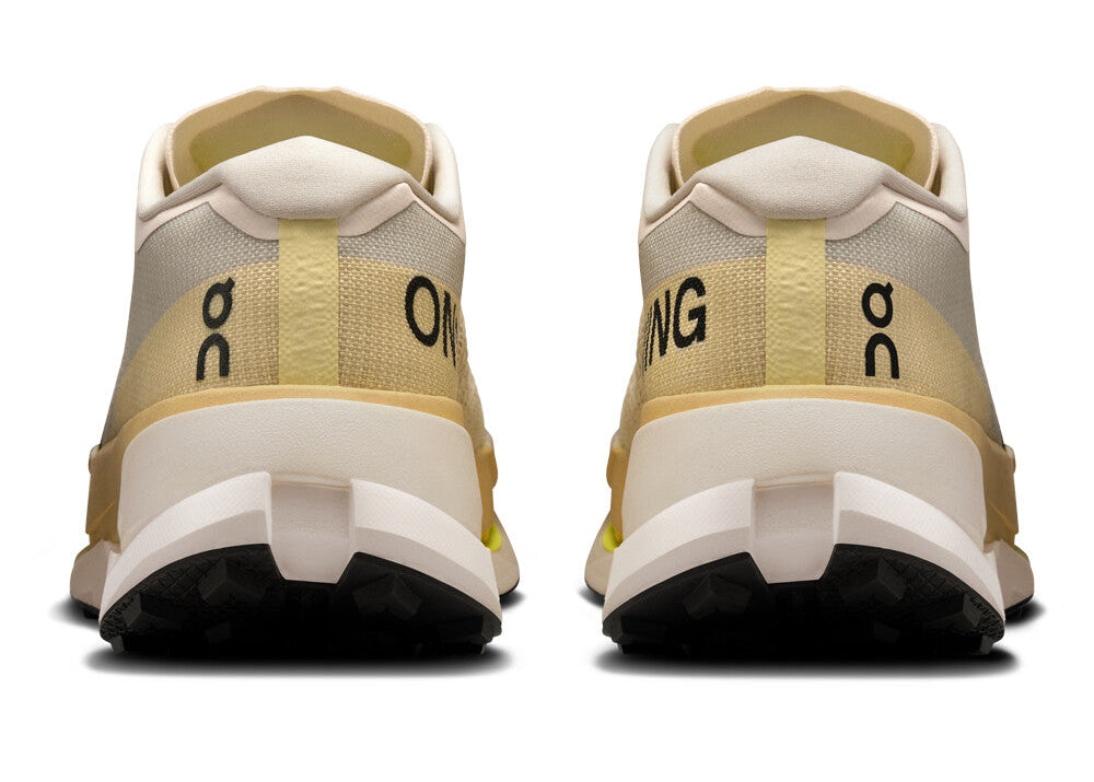 On Cloudultra Pro "pearl / lychee"