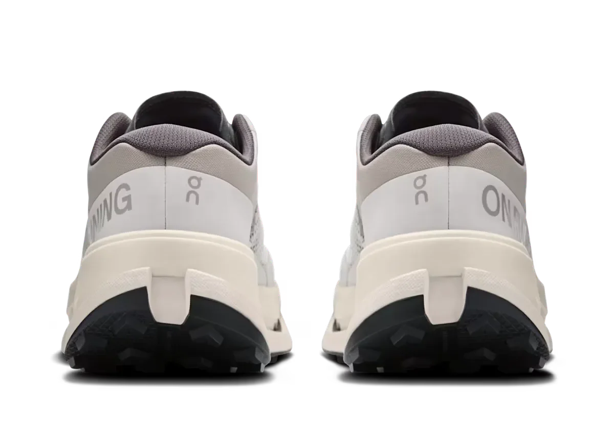 On Cloudultra 3 "Rock / White"