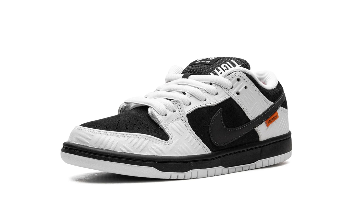 SB DUNK LOW "TIGHTBOOTH"