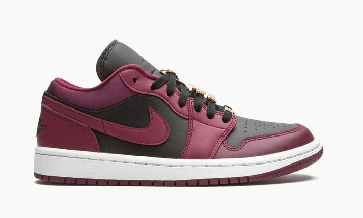 WMNS AIR JORDAN 1 LOW SE "Beetroot"