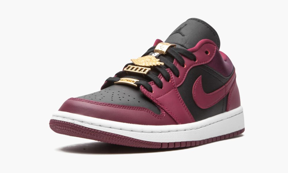 WMNS AIR JORDAN 1 LOW SE "Beetroot"