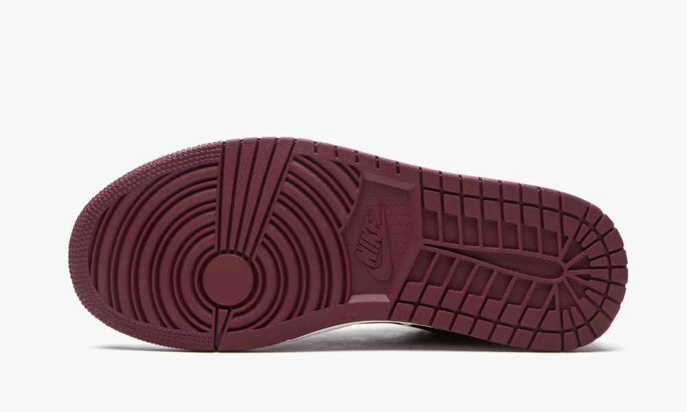 WMNS AIR JORDAN 1 LOW SE "Beetroot"